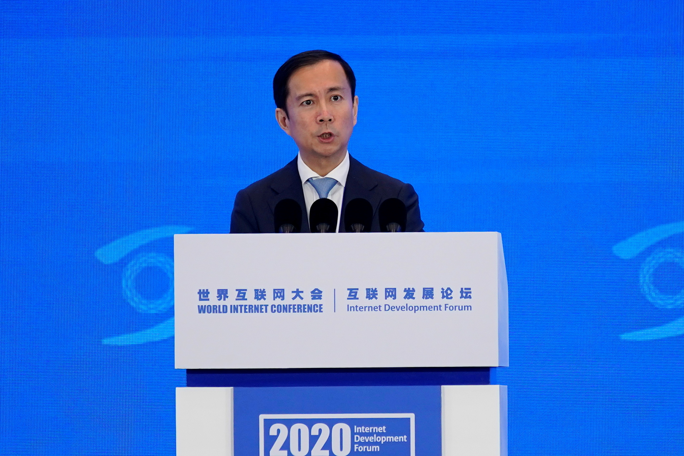 Chinese tech executives encourage 'shared prosperity by assisting SMEs.